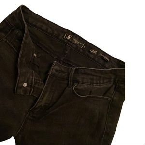 Good American black flare jeans by Khloe Kardashian. Size 8.